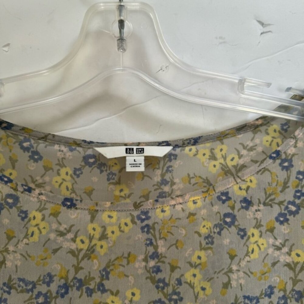 Uniqlo NEW Floral Lightweight Semi Sheer Bell Sleeve Flowy Blouse Top Peplum L - Picture 4 of 16